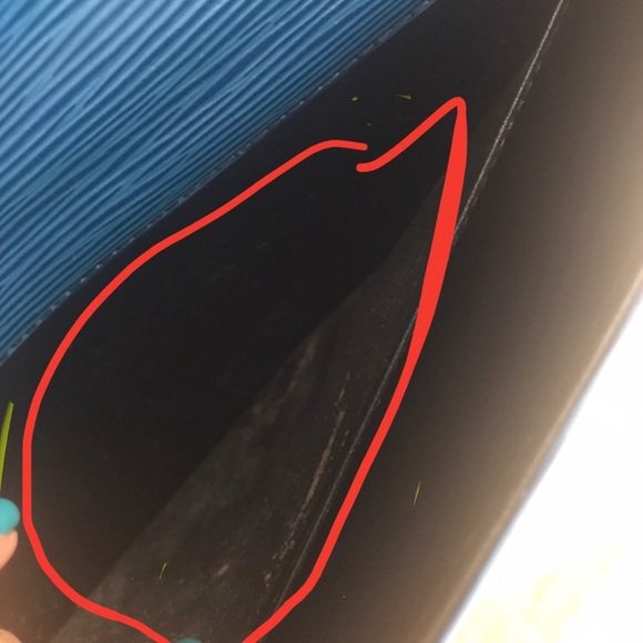 LOUIS VUITTON Stunning blue Louis Vuitton Epi clutch bag   EUC , rare  color - Picture 12 of 16